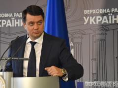 Перерыв в заседании Рады: руководители фракций решили вносить в повестку дня вопрос об отставке Разумкова