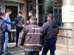 У Зеленского возмутились нападением на журналистов «Схем» во время интервью в «Укрэксимбанке»