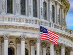 Отсрочили угрозу дефолта: Сенат США одобрил повышение лимита долга