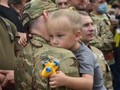 Помилованных Зеленским защитников Украины выпустили на свободу