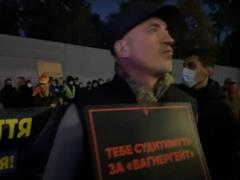 Активисты пришли к дому Зеленского в Конча-Заспе