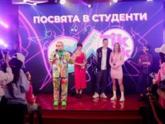 Михаил Поплавский вручил студенческие билеты будущим тиктокерам