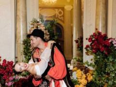 Жена Остапчука с розой в голове и с платком на бедрах страстно станцевала с мужем