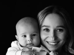 Pavlik s young wife starred in a beautiful photo shoot with her 4-month-old son