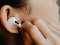 Ученые объяснили, чем опасно постоянное ношение наушников