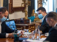 Президент поручил Минздраву обеспечить возможность вакцинации от COVID-19 на выходных
