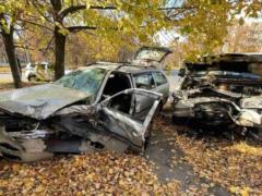 Cars collided in Kharkiv: rescuers cut out the driver from the car