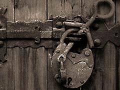 Невакцинированных педагогов и госслужащих будут отстранять от работы: названа дата