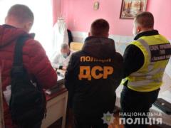 Полицейские Хмельнитчины  поймали на горячем  врача, продававшего COVID-сертификаты за 5 тыс. грн