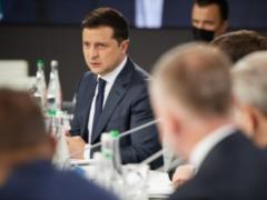 Зеленский обещает врачам в следующем году зарплату не менее 20 тысяч