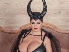 Hayley Bieber - Britney Spears, and Mila Kuznetsova - Maleficent: images of stars on Halloween