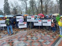 In Kiev, hundreds of anti-vaccination workers came out under the Rada