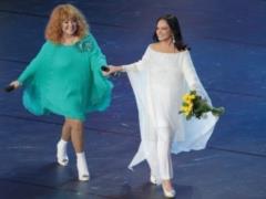Алла Пугачева и София Ротару шокировали исполнением хита  Нас не догонят  группы  Тату 