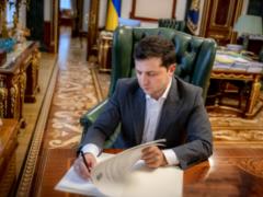 Зеленский подписал закон об олигархах