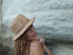 Чувственная Alyosha в полупрозрачном белье показала стройную фигуру