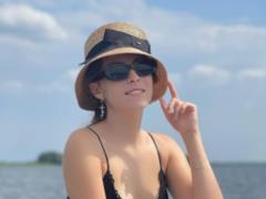 16-летняя дочь Поляковой в купальнике похвасталась стройной фигурой