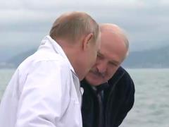 Лукашенко купил у Путина оружие, истребители и ПВО – росСМИ