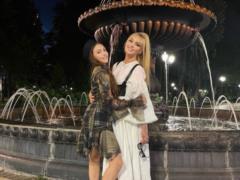 Оля Полякова померилась фигурами в купальниках с 16-летней дочерью