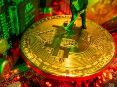 Курс биткоина упал почти на пять процентов за сутки