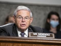 В США сенатор предложил ужесточить санкции против РФ в случае ее вторжения в Украину