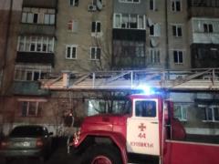 На Харьковщине тушили пожар в пятиэтажке: эвакуировали восемь человек