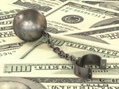 Госдолг Украины снизился в гривне, но вырос в долларах