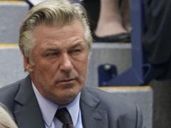 Болдвин заявил, что не нажимал на спусковой крючок пистолета, из которого убита оператор Гатчинс
