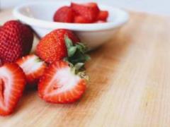 Strawberries are beneficial for relieving fatigue and strengthening immunity