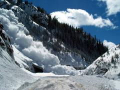 Heavy snow and possible avalanches are expected in the Carpathians