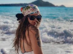 Схудла солістка KAZKA Заріцька у купальнику похизувалася фігурою