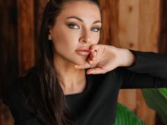 Дружина Влада Ями показала себе 6-річною та згадала, про що мріяла у дитинстві