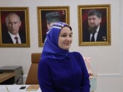 Кадиров нагородив свою 21-річну доньку медаллю  