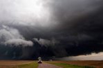 Чудовищные торнадо в США прошлись по четырем штатам
