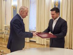 Зеленский вручил композитору Покладу орден с присвоением звания Героя Украины