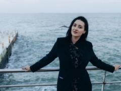 Мокра Соломія Вітвіцька показала, як її в Одесі накрило хвилею