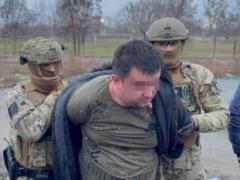 В Днепре задержали  блогера , который плюнул в харьковского полицейского