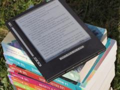 Книги, кино и билеты на поезд: на что украинцы тратят «ковидную тысячу»