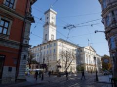 Львовский горсовет  штурмовал  с пистолетом парень  под веществами 