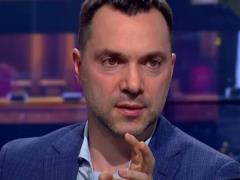 Воинский учет для женщин даст возможность заменить мужчин на тыловых специальностях — Арестович