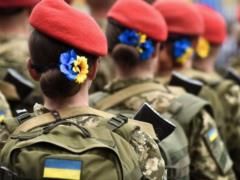 Главком ВСУ успокоил украинок:  В армию призывать не будем 