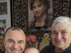 Жена Виктора Павлика восхитила видео первой встречи мамы певца с внуком