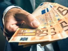 Гривна в 2021 году значительнее подорожала к евро, чем к доллару