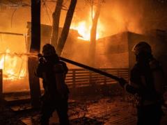 В Киеве горели яхт-клуб и ЮБК на Трухановом острове. Огонь повсюду ликвидирован
