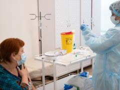 В Украине разрешили бустерную дозу против COVID-19 для людей старше 60 лет: какие вакцины можно смешивать