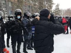 Протесты в Казахстане: в Актобе жители штурмовали районную госадминистрацию