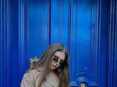 Похудевшая Зарицкая в плаще показала, как отдыхает и что делает в Грузии