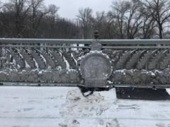 На мосту Патона в Киеве символику СССР заменили на Архангела Михаила