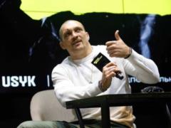  Учусь в двух университетах : Усик признался, кем может работать после завершения боксерской карьеры