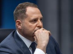 Ермак опроверг информацию о возможных переговорах с боевиками