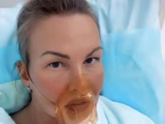 Камалия под капельницей показала, как лечит осложнения, вызванные флуроной